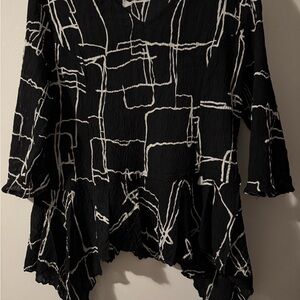 Chic Black and White Geometric Blouse